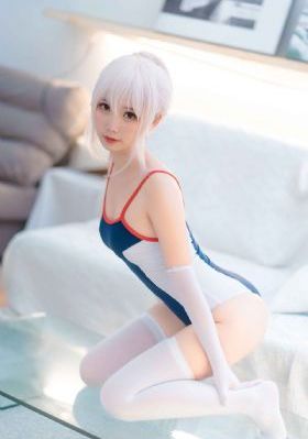 侵犯银行女职员在线播放_JVID性感写真